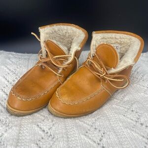 Vintage CHEROKEE Made in Canada Tanned Leather Shearling Ankle Booties Women’s 7